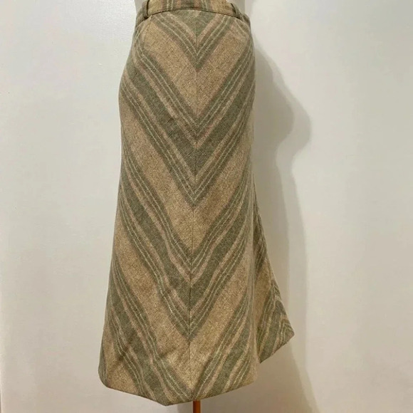 Vintage - 70s Chevron Wool Midi Skirt - Picture 11 of 11